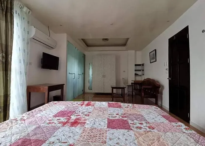 Marlene's Hilltop Apartment